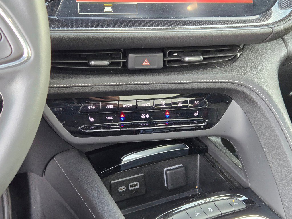 Used 2023 Buick Envision Essence w/ Sport Touring Package image 28