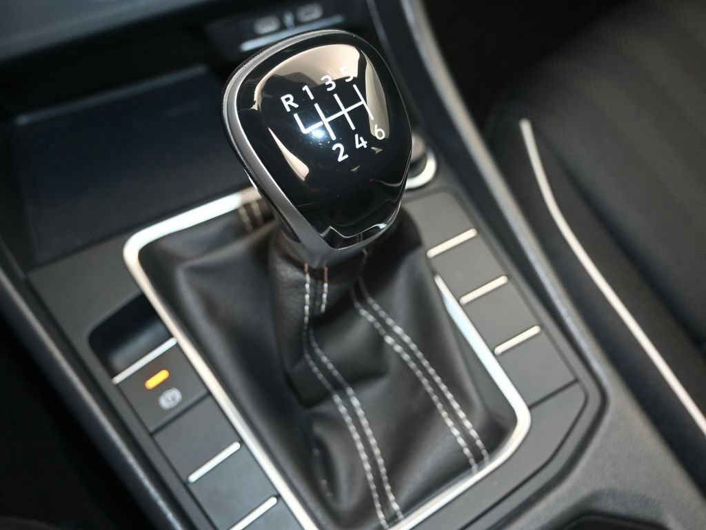 Used 2023 Volkswagen Jetta Sport image 15