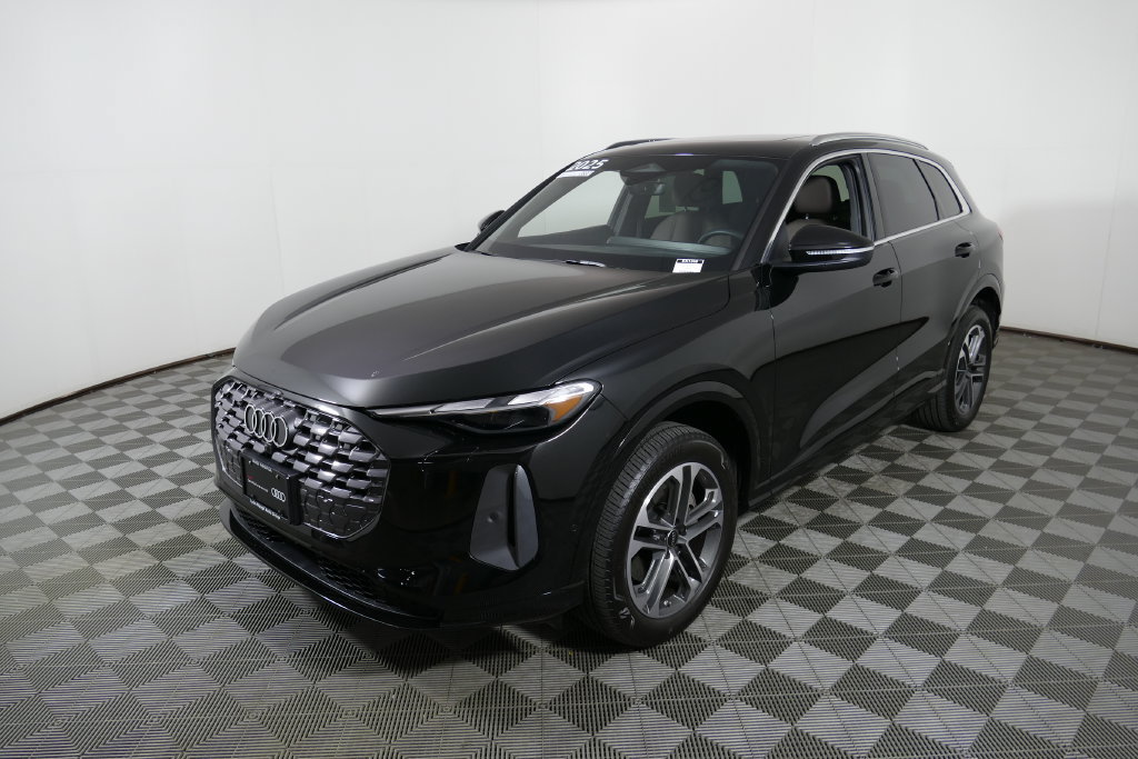 Certified 2025 Audi Q5 Premium w/ Convenience Package AWD/4WD image 8