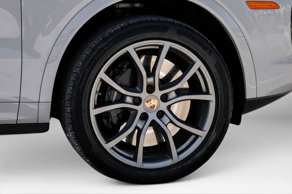 Used 2023 Porsche Cayenne Turbo AWD/4WD image 57