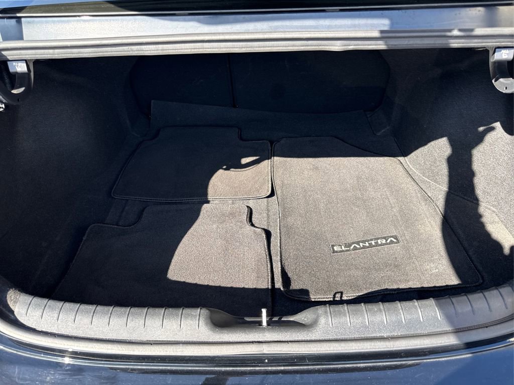 Used 2021 Hyundai Elantra SEL w/ Convenience + Premium Package image 11
