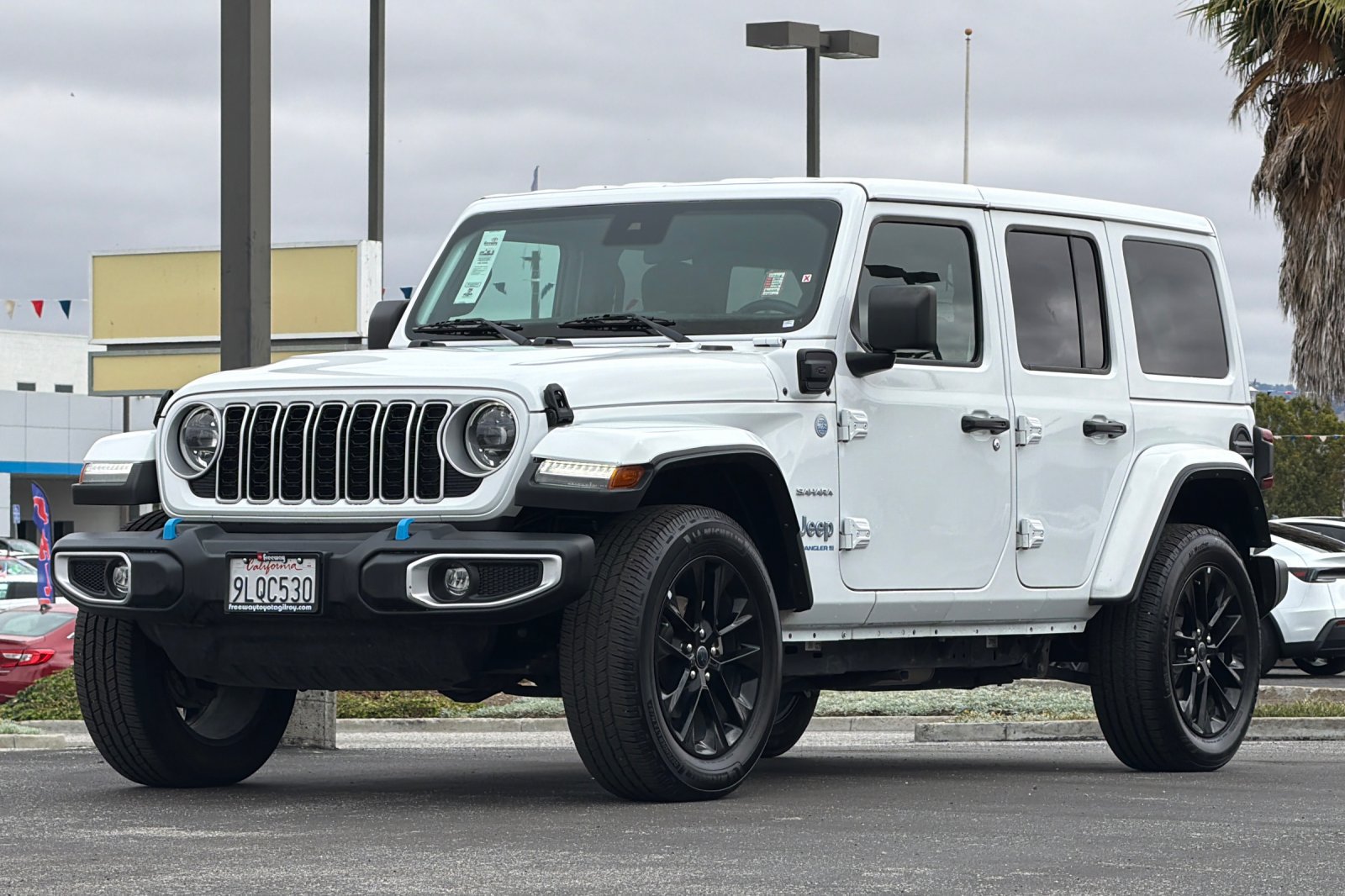 Used 2024 Jeep Wrangler Unlimited Sahara AWD/4WD image 9