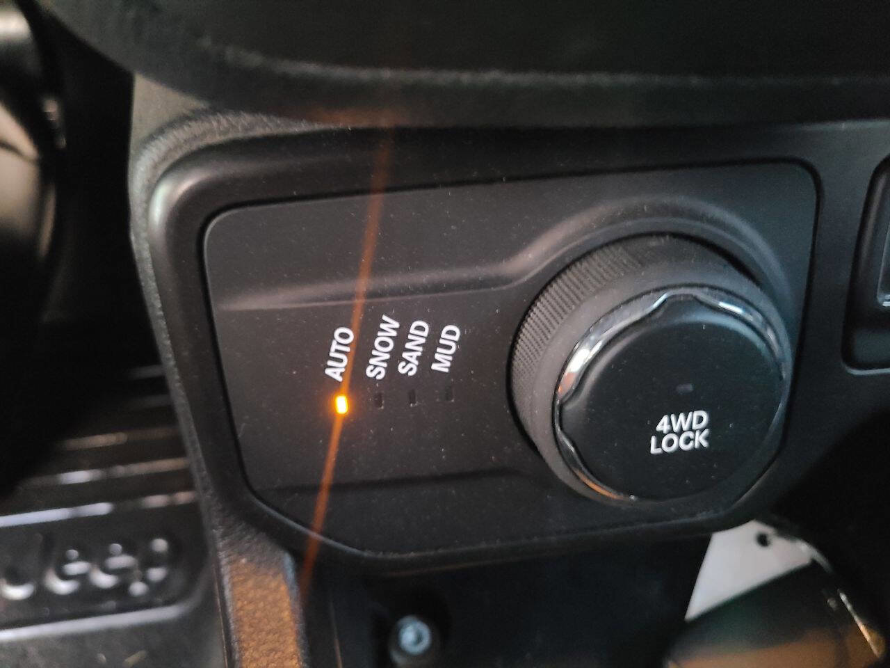Used 2019 Jeep Renegade Sport w/ Sport Appearance Group AWD/4WD image 27