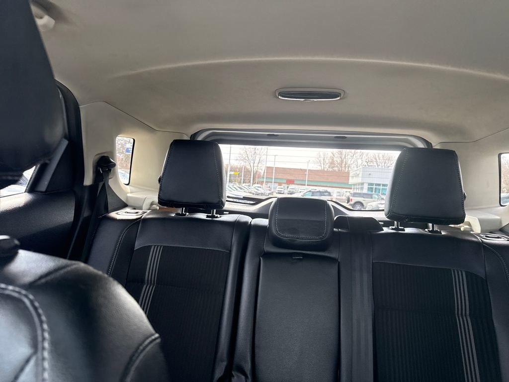 Used 2020 Ford EcoSport SES w/ SES Black Appearance Package image 40