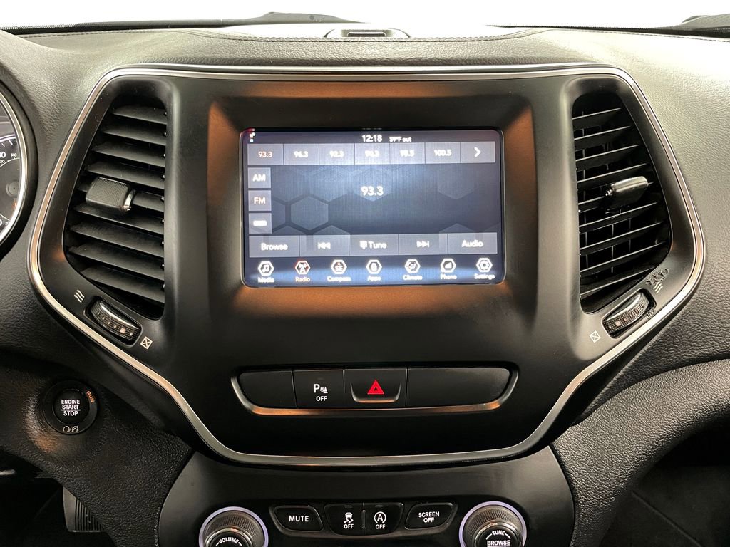 Used 2019 Jeep Cherokee Latitude Plus AWD/4WD image 28