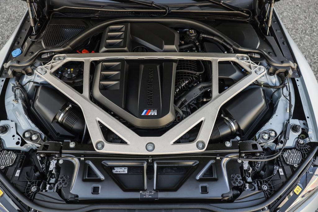 Used 2023 BMW M4 CSL RWD image 17