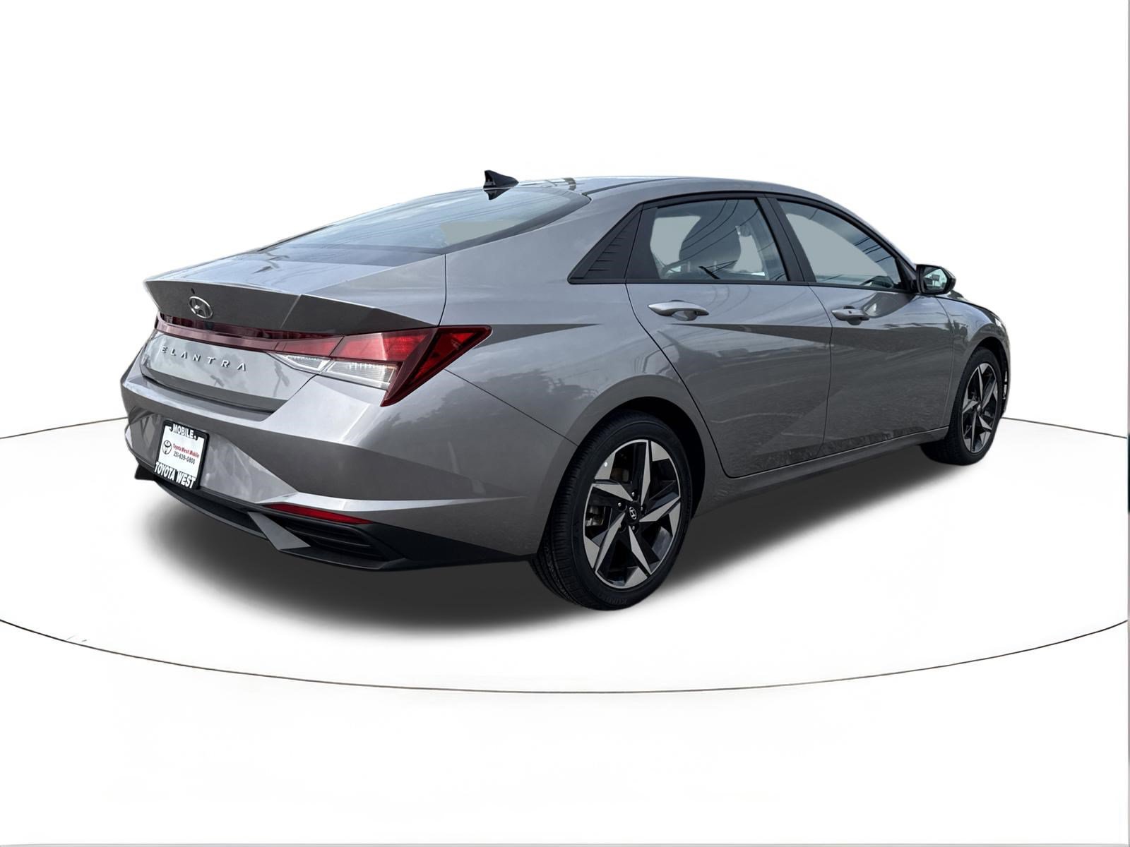 Used 2023 Hyundai Elantra SEL w/ Convenience Package FWD image 3