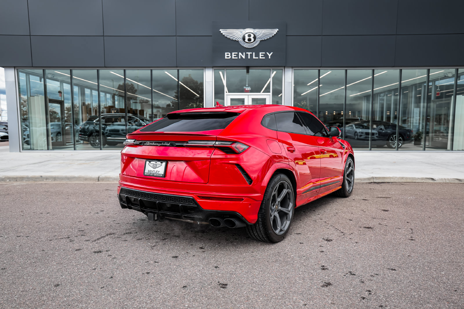 Used 2022 Lamborghini Urus AWD/4WD image 3