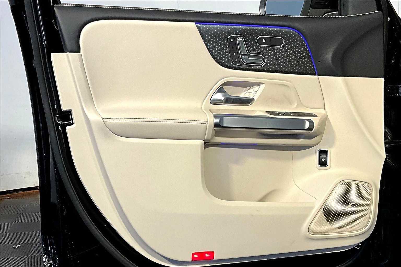 New 2026 Mercedes-Benz GLB 250 4MATIC image 11