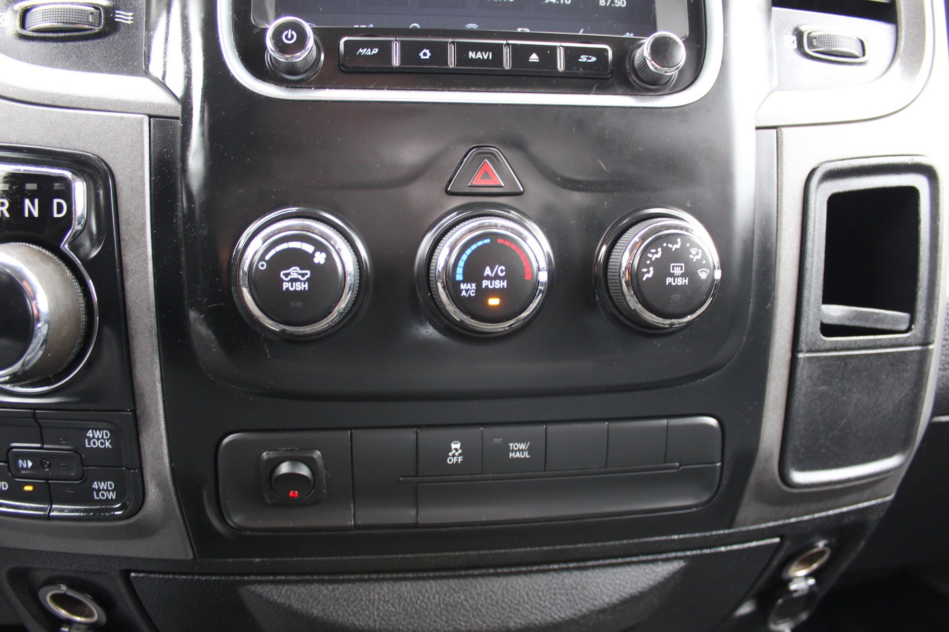 Used 2013 RAM 1500 ST w/ SXT Appearance Group image 27