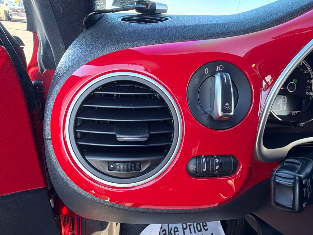 Used 2019 Volkswagen Beetle 2.0T SE FWD image 27