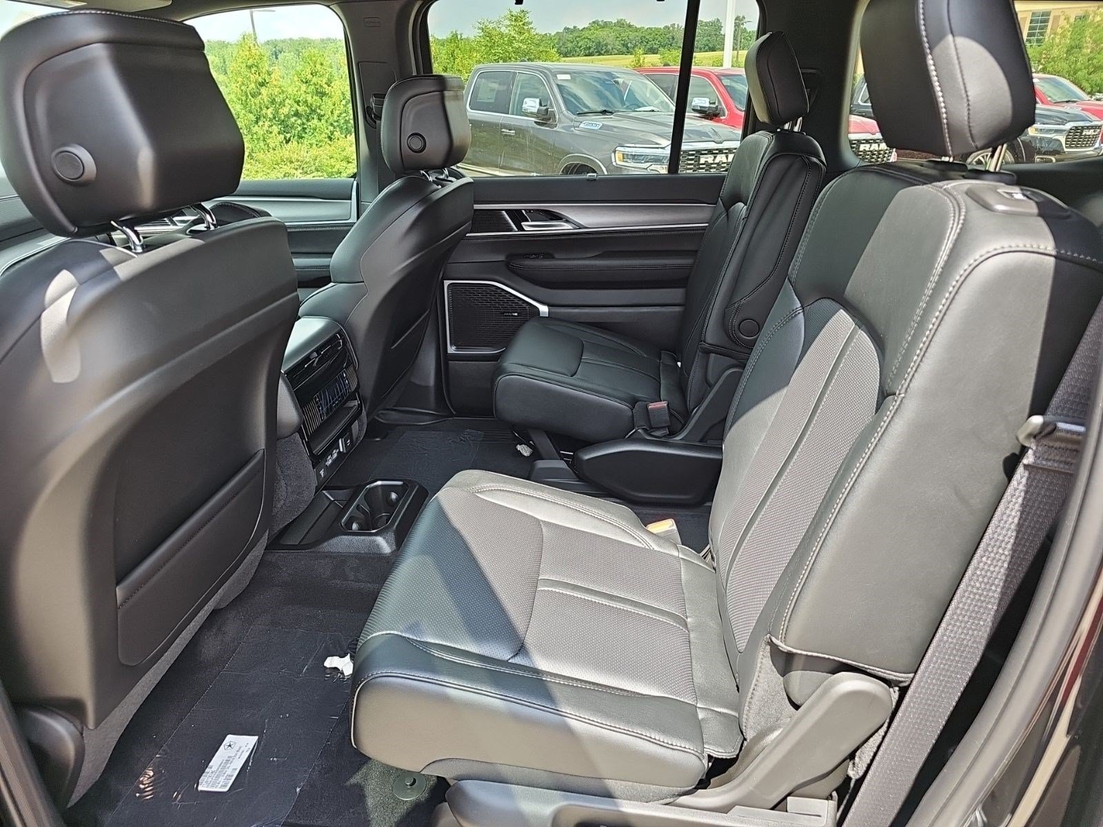 New 2026 Jeep Grand Wagoneer Limited w/ Convenience Group I AWD/4WD image 17