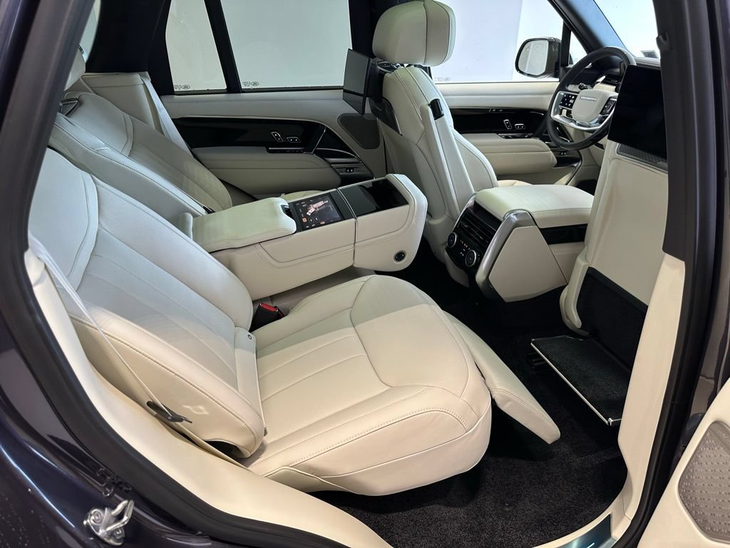 New 2025 Land Rover Range Rover Autobiography AWD/4WD image 16