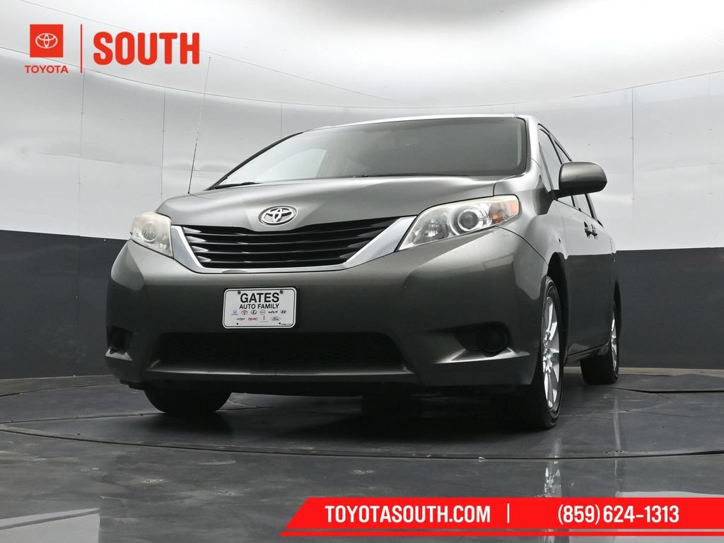 Used 2014 Toyota Sienna LE AWD/4WD image 36