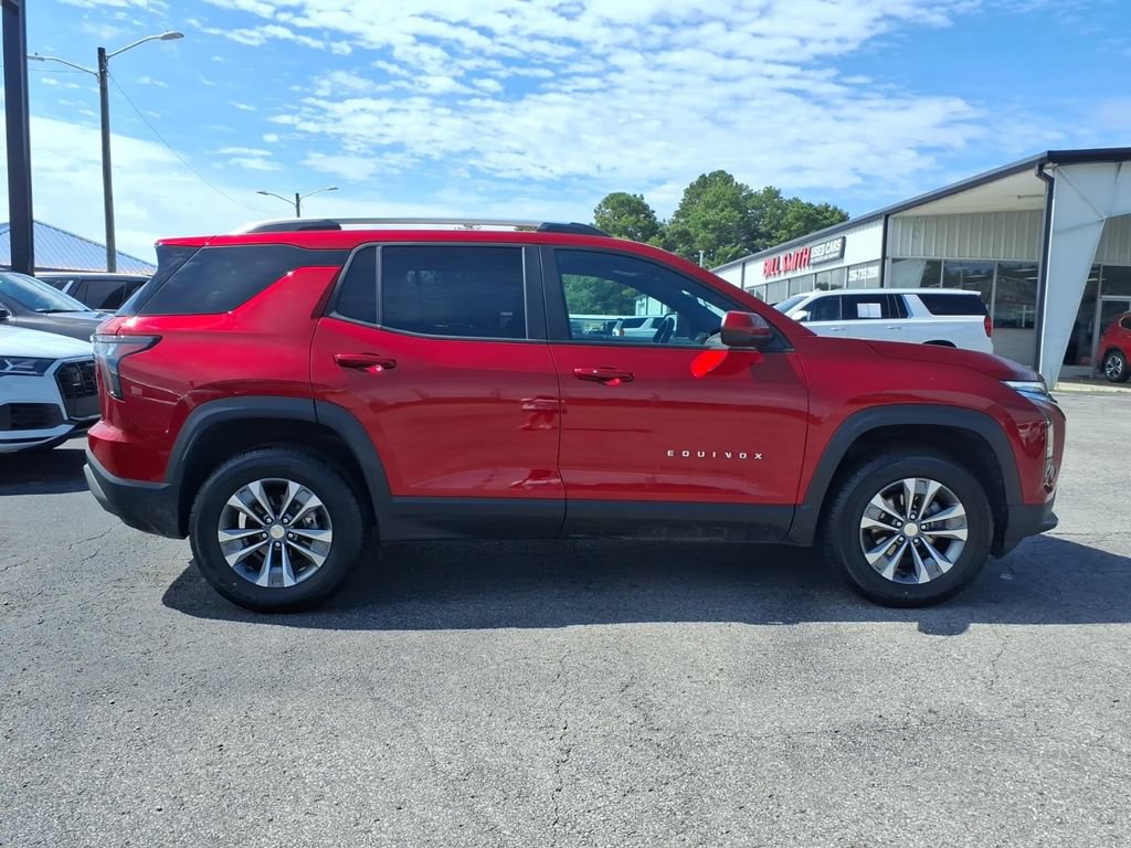 Used 2025 Chevrolet Equinox LT w/ Convenience Package II FWD image 8