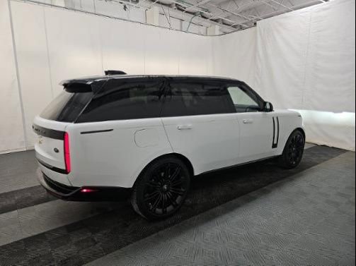 Used 2023 Land Rover Range Rover Long Wheelbase SE image 2