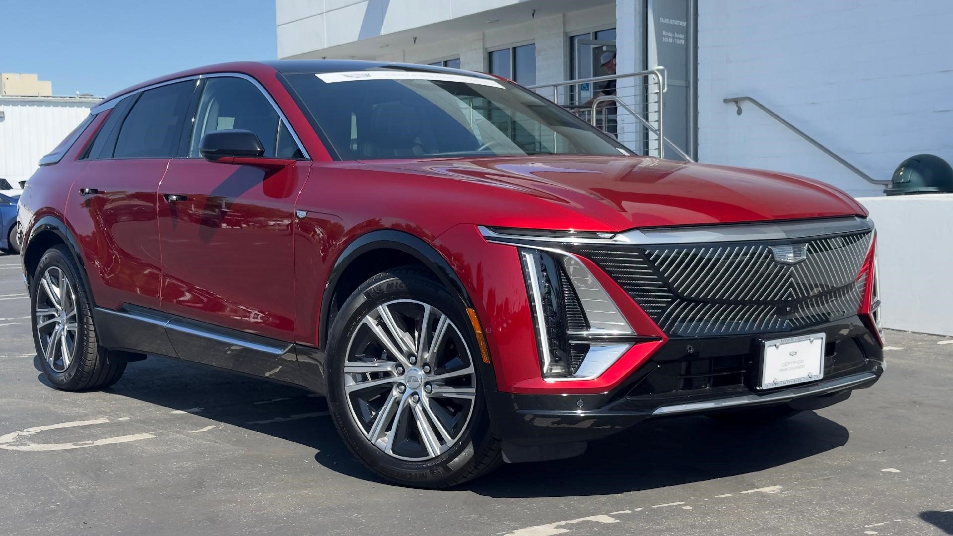 Certified 2024 Cadillac Lyriq Luxury AWD/4WD image 1