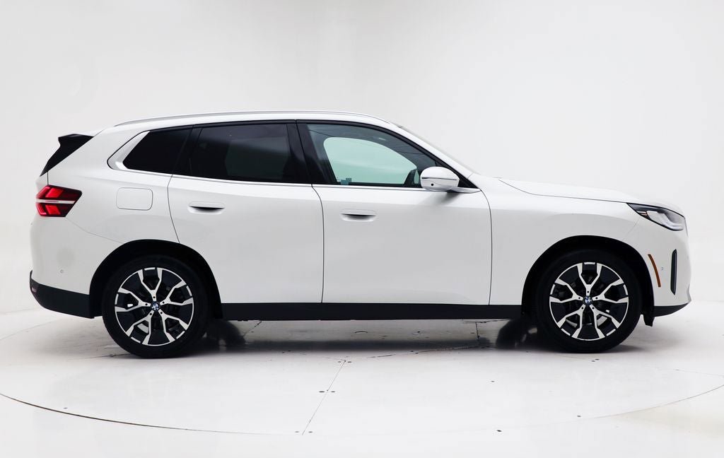 Used 2025 BMW X3 xDrive30i AWD/4WD image 3