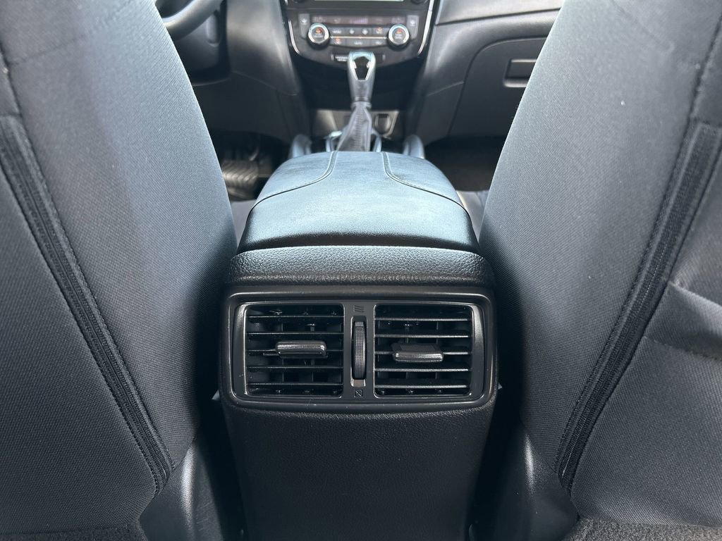 Used 2020 Nissan Rogue SV FWD image 20