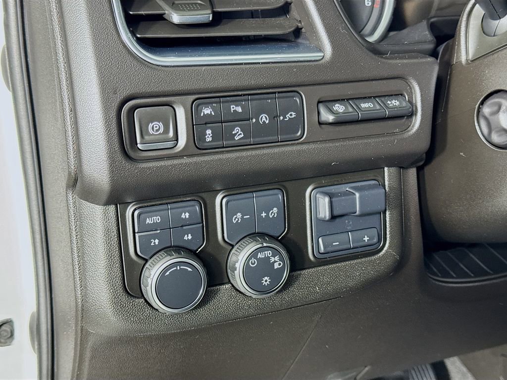 Used 2021 Chevrolet Suburban Premier w/ Premium Package AWD/4WD image 20