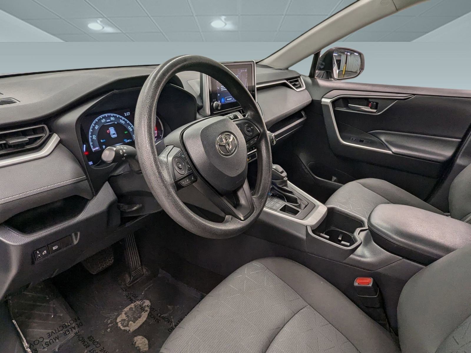 Used 2023 Toyota RAV4 XLE image 3