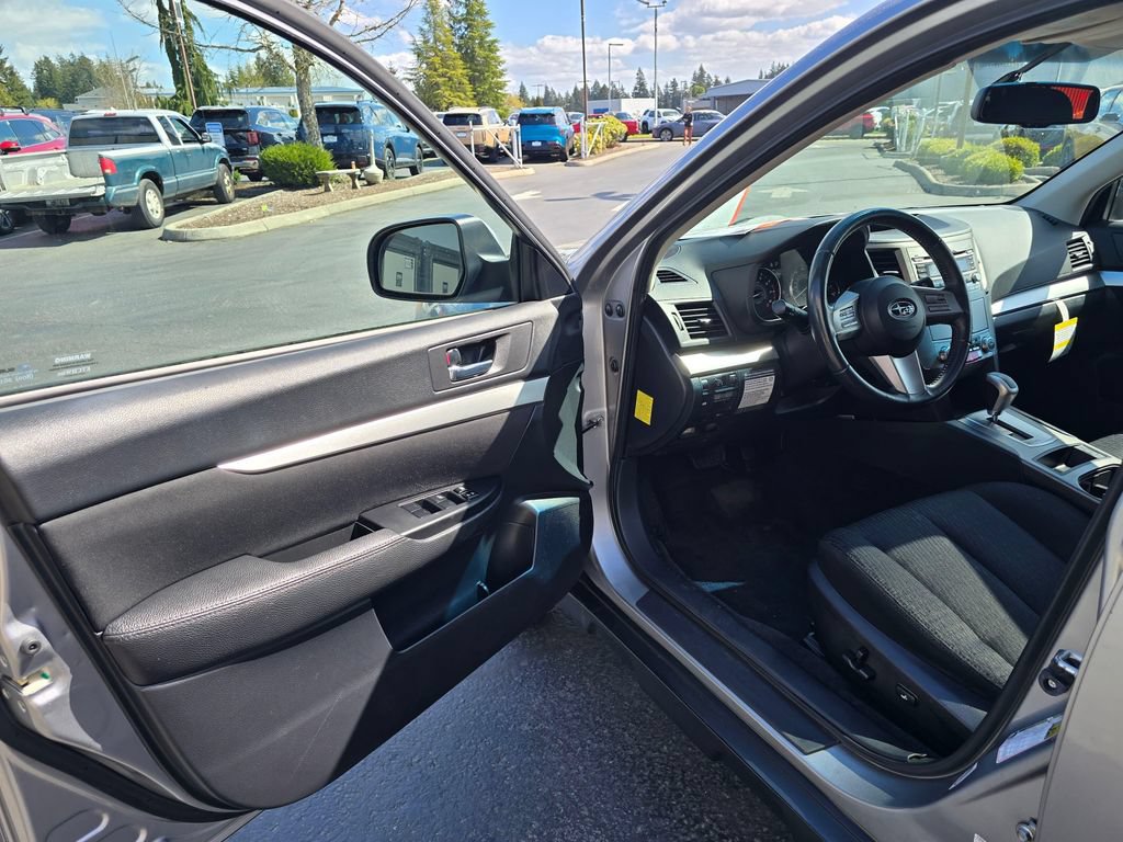 Used 2010 Subaru Outback 2.5i Premium AWD/4WD image 7