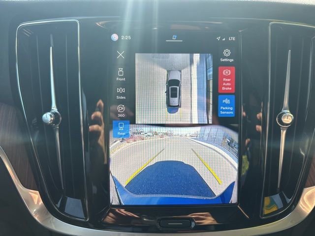 Certified 2025 Volvo V60 B5 Cross Country Plus image 23