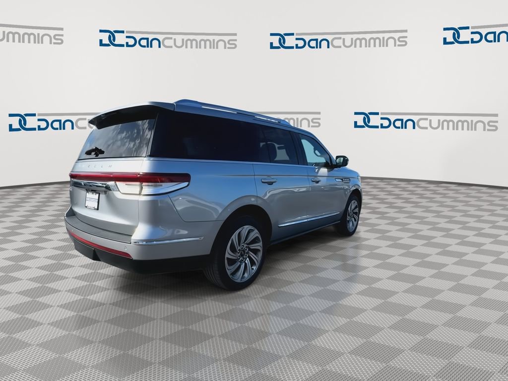 Used 2023 Lincoln Navigator Reserve image 8