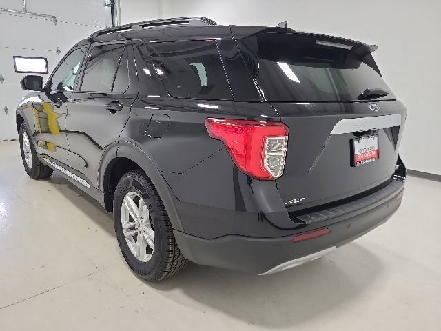 Used 2022 Ford Explorer XLT w/ Equipment Group 202A AWD/4WD image 11