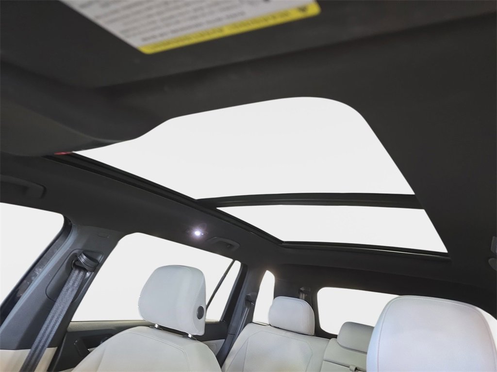 Used 2024 Volkswagen Tiguan SE R-Line image 28