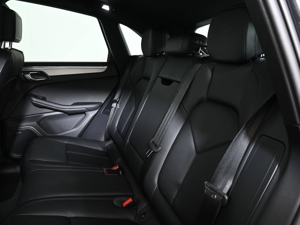 New 2026 Porsche Macan AWD/4WD image 38