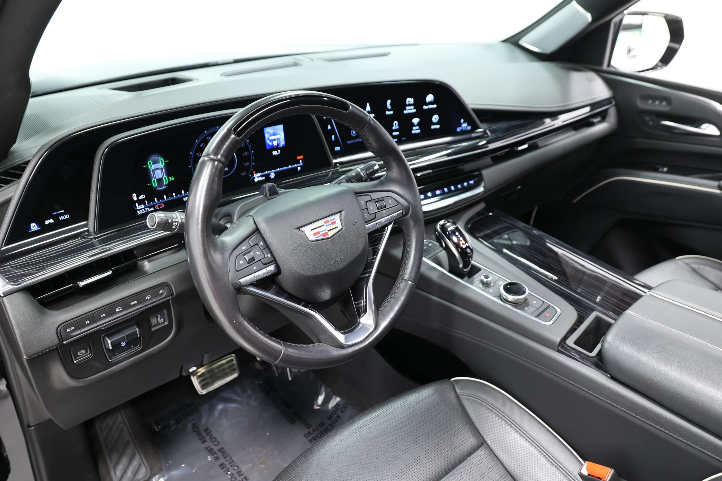 Used 2023 Cadillac Escalade ESV Sport w/ LPO, ONYX Package AWD/4WD image 2