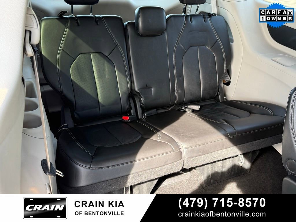Used 2024 Chrysler Pacifica Touring-L image 32
