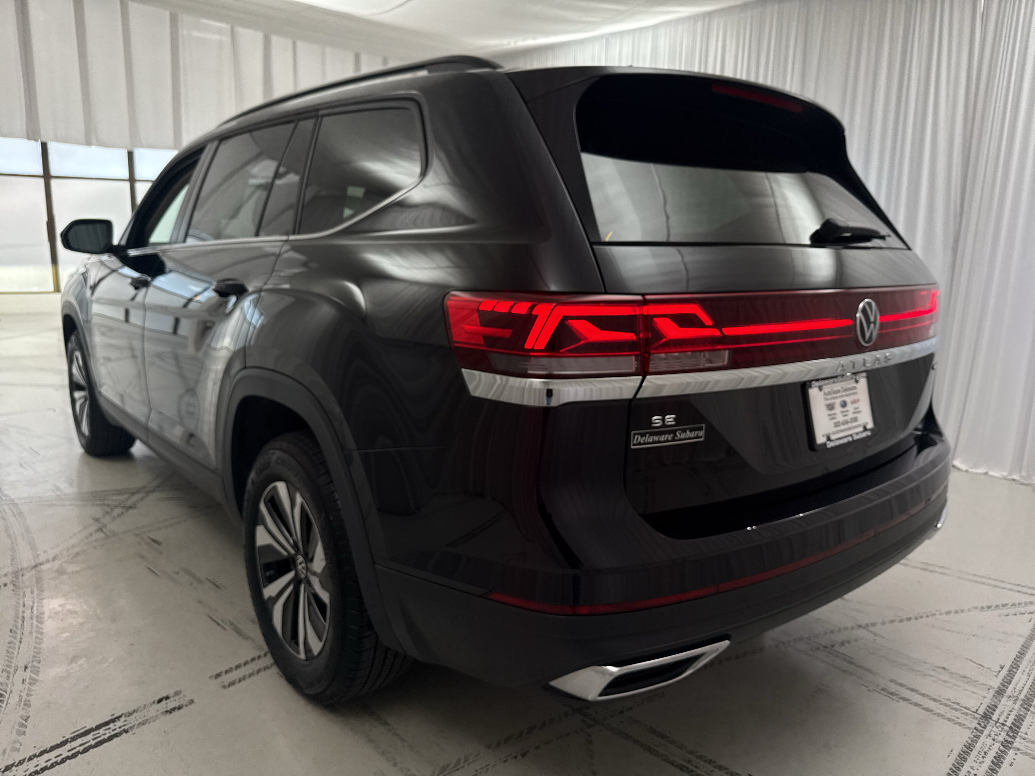 Used 2025 Volkswagen Atlas SE AWD/4WD image 4