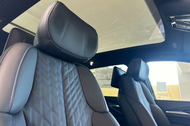 New 2025 Cadillac Escalade IQ Sport 1 w/ LPO, ONYX Package image 18