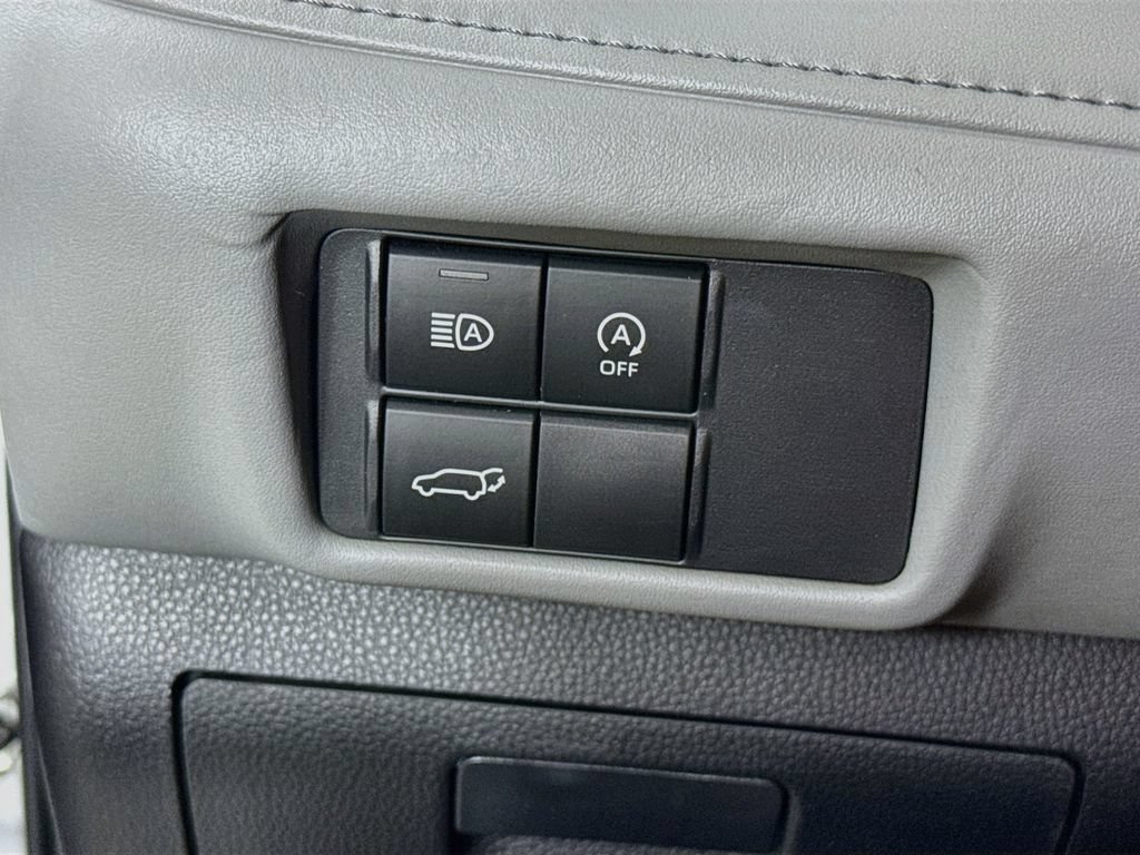 Used 2023 Toyota Highlander LE FWD image 10