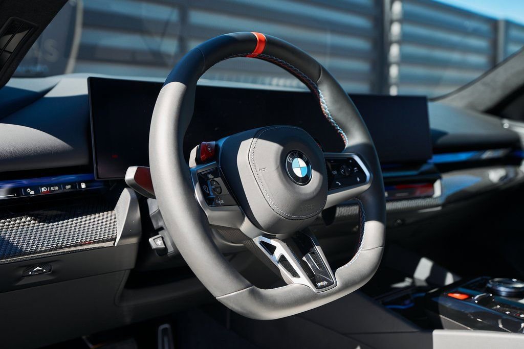 Used 2025 BMW M5 Touring image 34