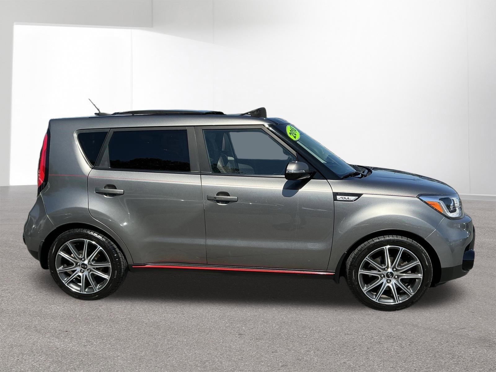 Used 2018 Kia Soul ! w/ Tech Package FWD image 3