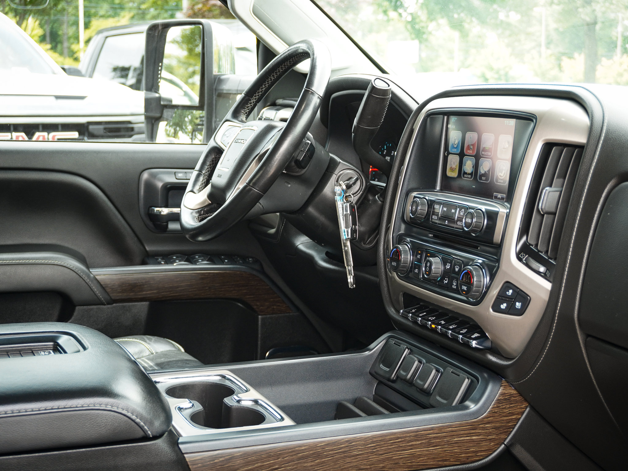 Used 2019 GMC Sierra 2500 Denali w/ Duramax Plus Package AWD/4WD image 38