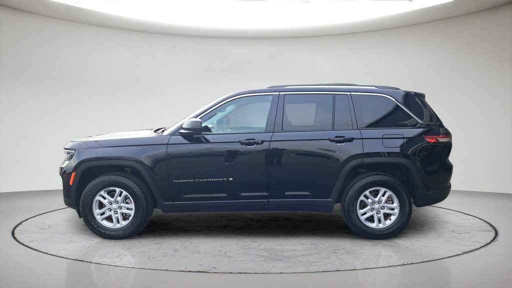 Used 2023 Jeep Grand Cherokee Laredo AWD/4WD image 6