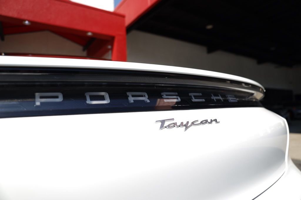 Used 2021 Porsche Taycan image 7