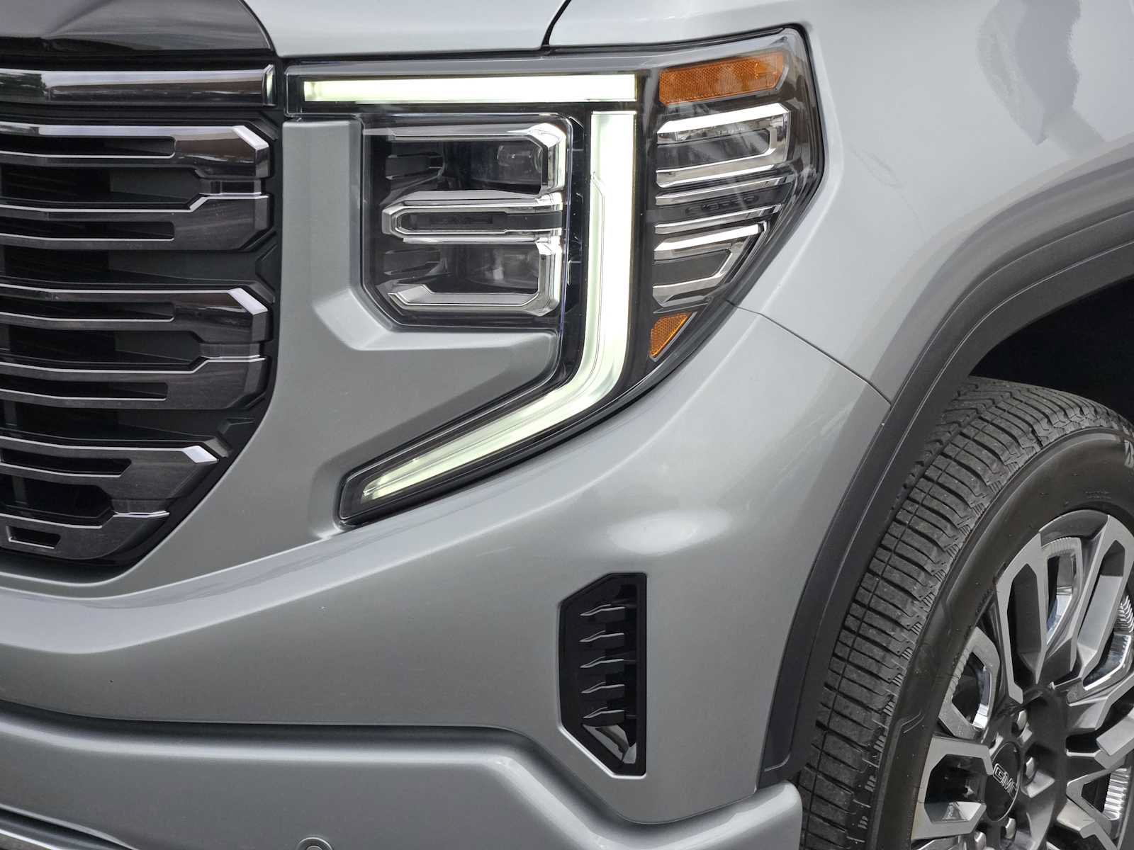 Used 2025 GMC Sierra 1500 Denali Ultimate AWD/4WD image 9