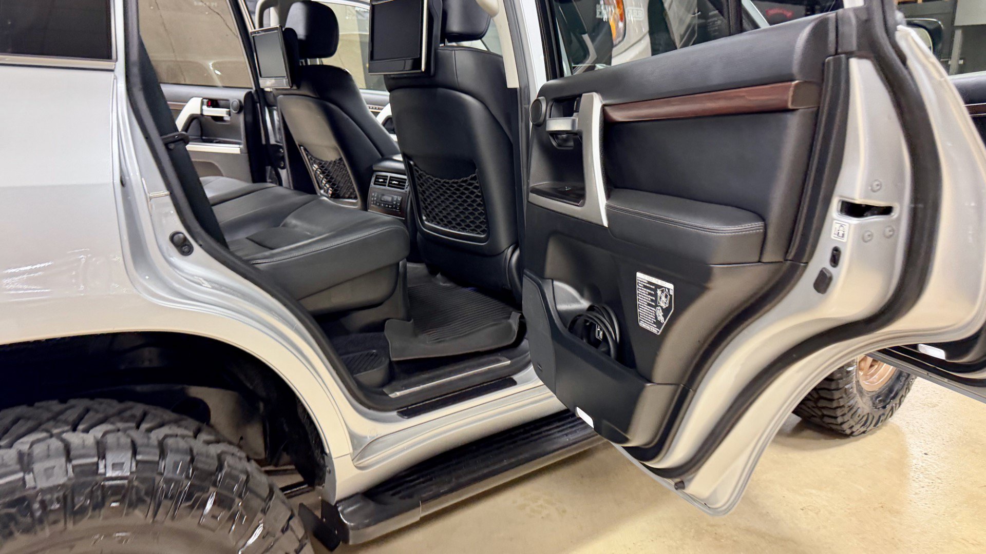 Used 2016 Toyota Land Cruiser AWD/4WD image 31