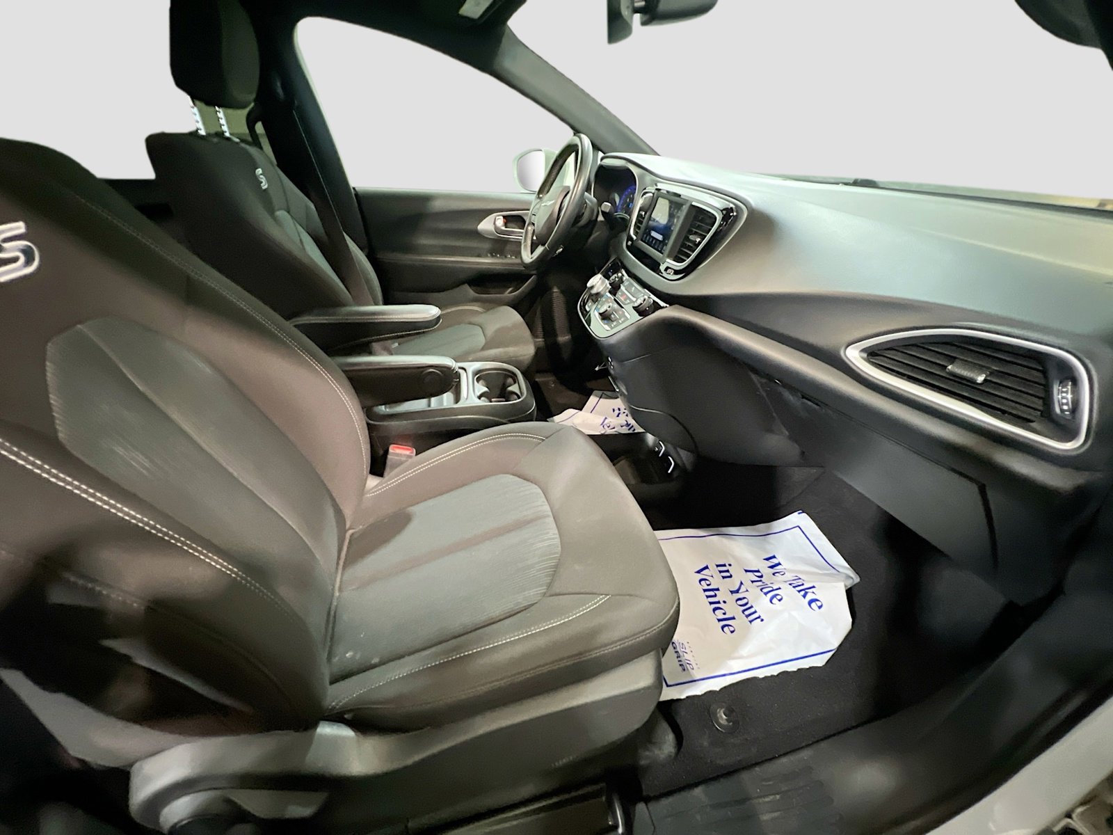 Used 2020 Chrysler Pacifica Touring w/ S Appearance Package image 17