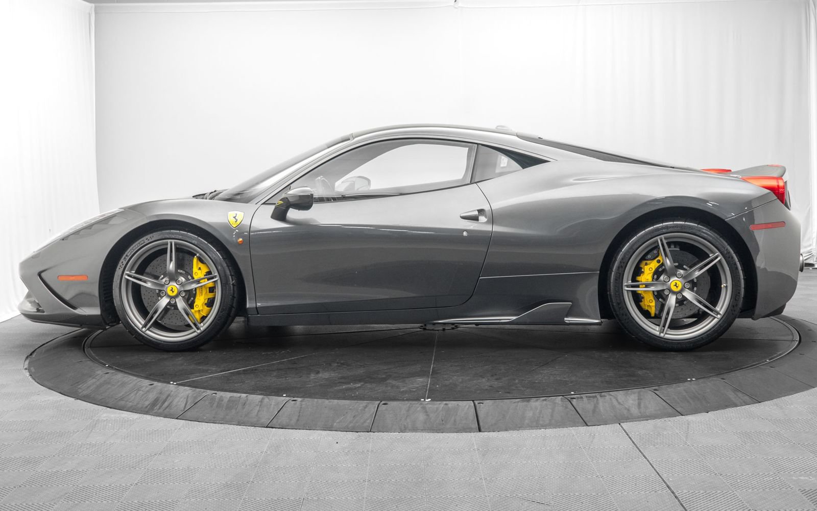 Used 2014 Ferrari 458 Speciale Coupe RWD image 4