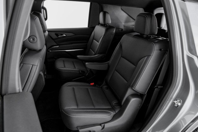 Used 2025 Chevrolet Traverse LT w/ LPO, Floor Liner Package FWD image 38