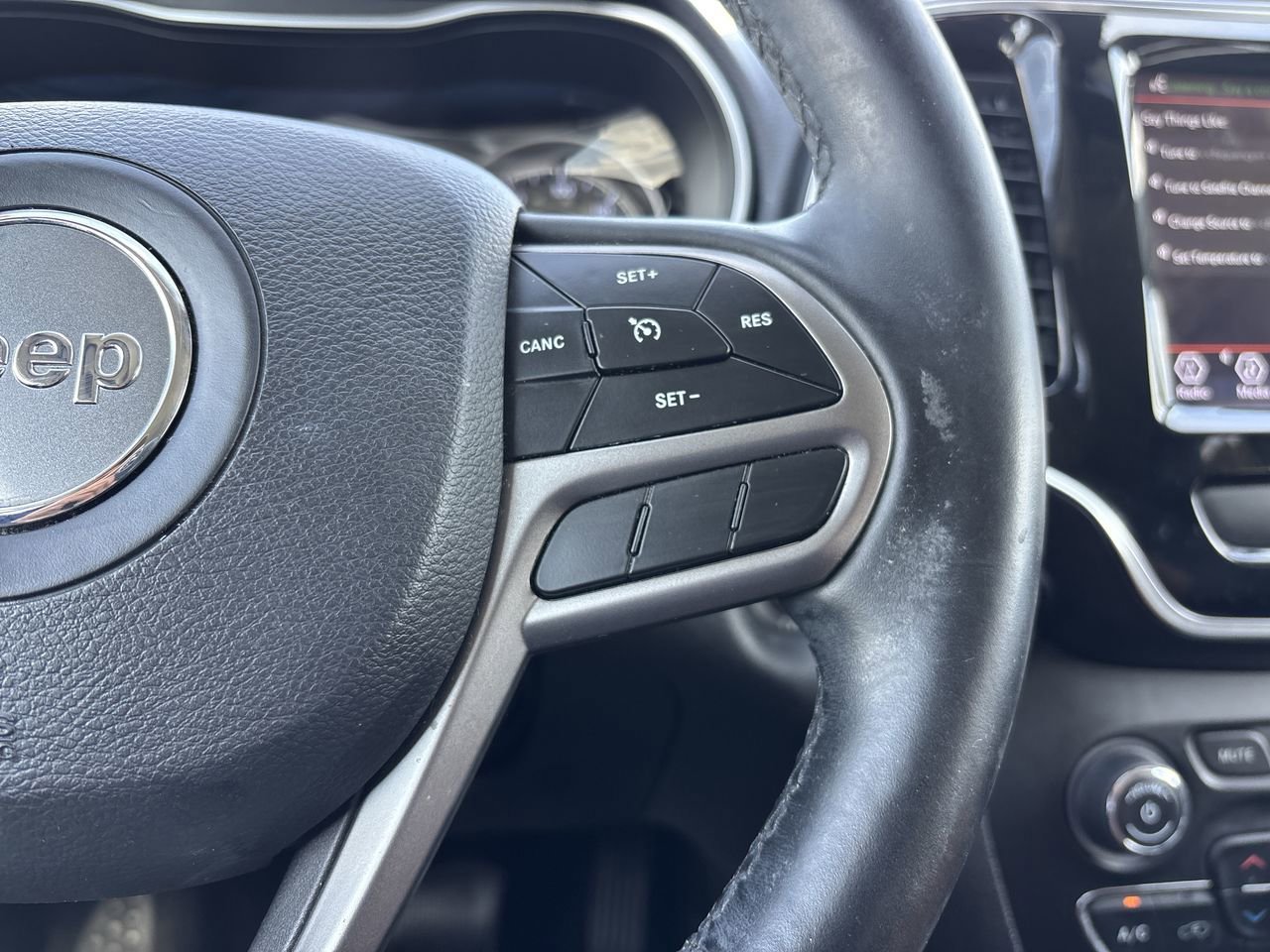 Used 2019 Jeep Cherokee Limited FWD image 26