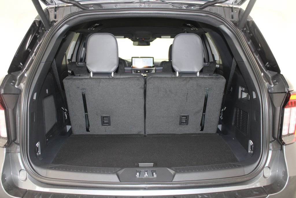 New 2026 Ford Explorer ST-Line w/ ST-Line Street Pack image 16
