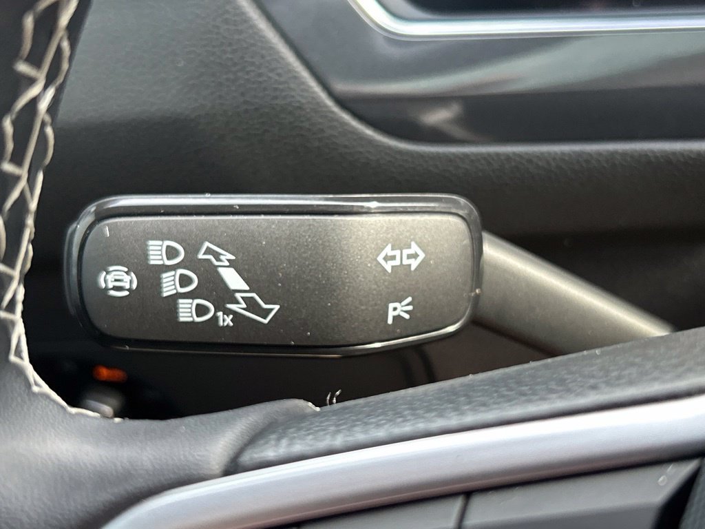 Certified 2023 Volkswagen Tiguan SE R-Line FWD image 29