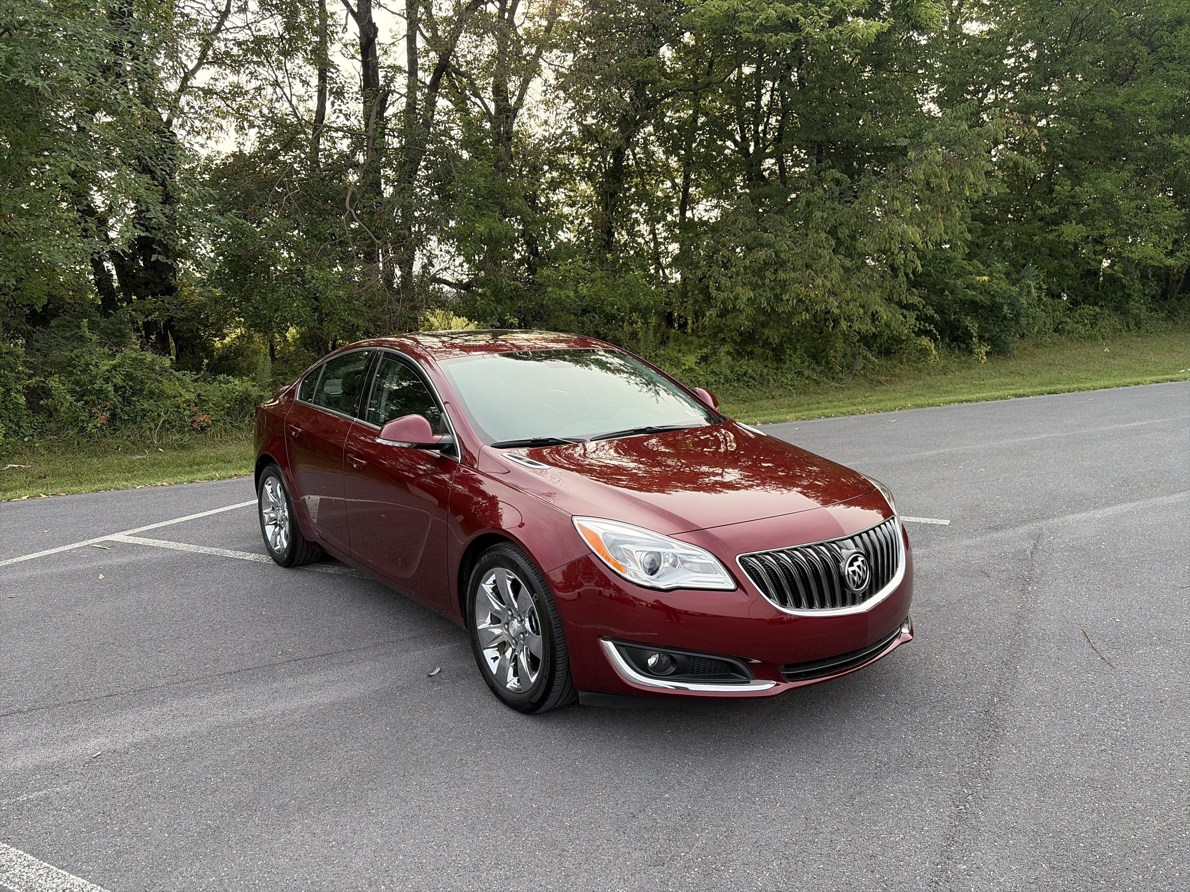 Used 2017 Buick Regal Sport Touring FWD image 3